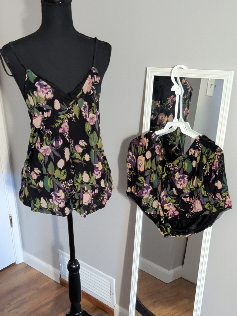 stars above Black Floral V-Neck Spaghetti Strap Camisole
